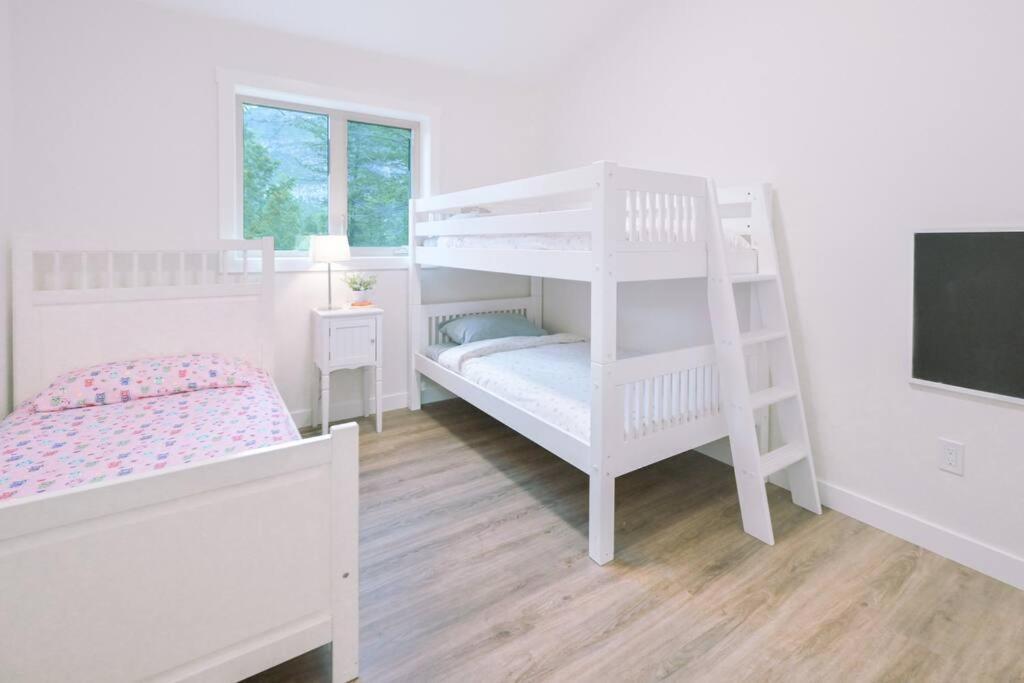 Oasis Getaway, Mins To Lake, King Bed, Dbl Garage Инвермор Екстериор снимка
