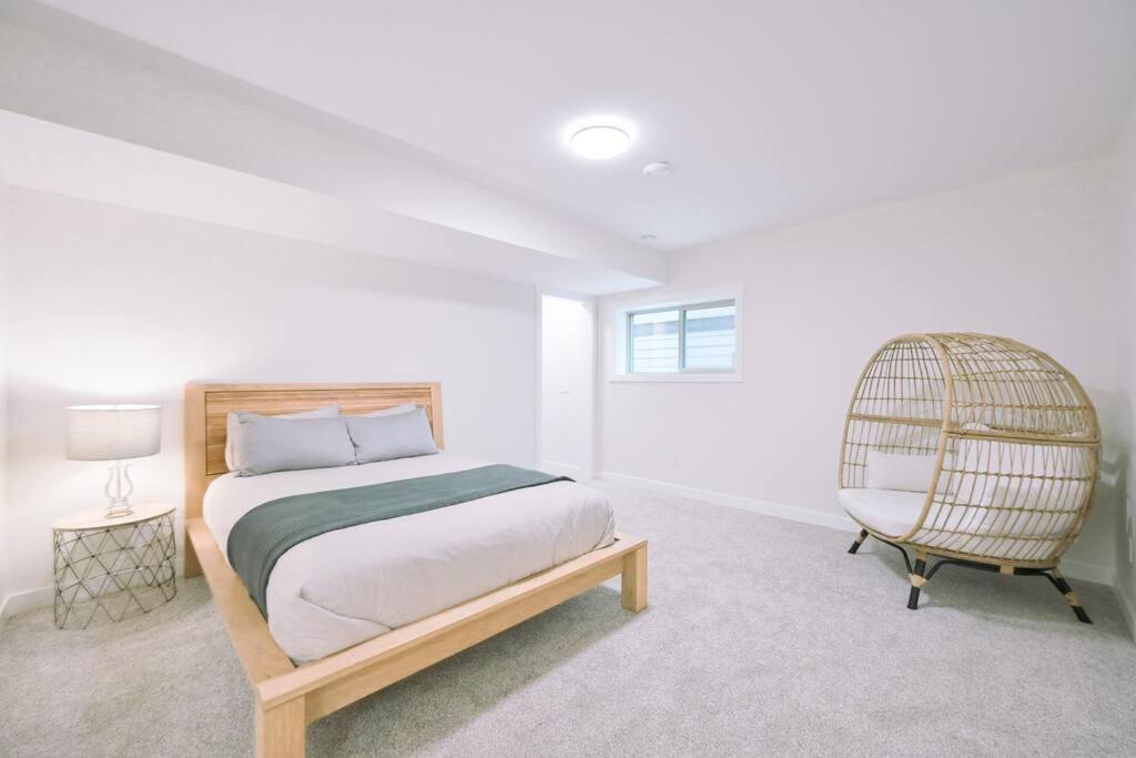 Oasis Getaway, Mins To Lake, King Bed, Dbl Garage Инвермор Екстериор снимка